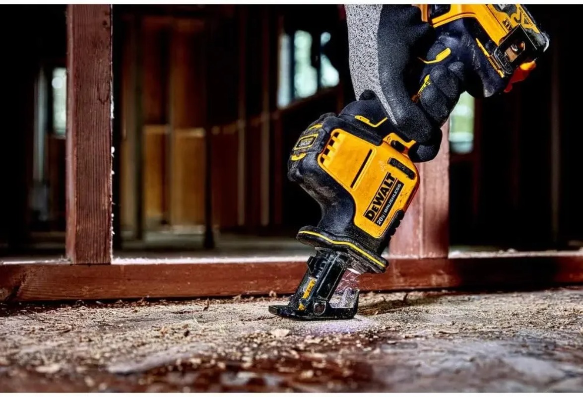 DEWALT DCS369 20V MAX* recipro - Pole Saw Cordless recensie en prijs